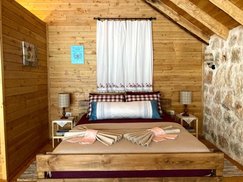 Llit o llits en una habitació de Ambar Evleri