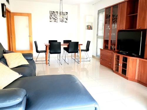 Televízia a/alebo spoločenská miestnosť v ubytovaní Europa - Fira Barcelona Apartment
