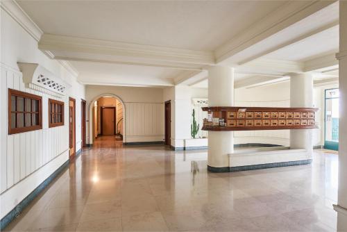 Sunlight Properties - "Maryland " - Sea Front
