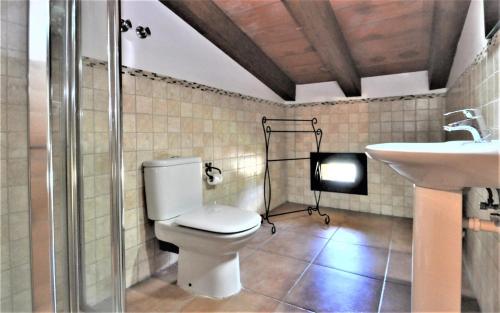 a bathroom with a toilet and a sink at CAS BORRASSOS- Finca con piscina privada y Vistas Despejadas in Palma de Mallorca