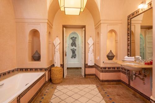 Imagen de la galería de Superbe Villa Y - Calme & sureté - Piscine privée & gouvernante, en Marrakech