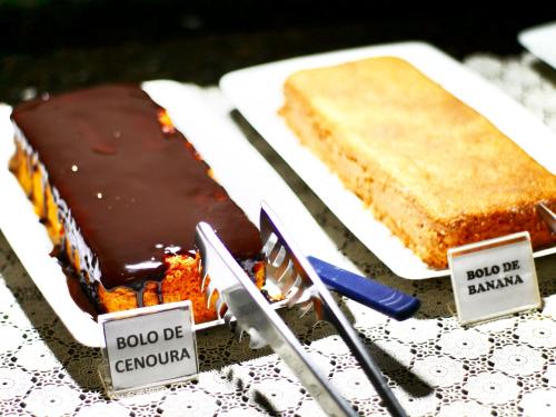 a piece of cake sitting on top of a table at Jalapão Hotel in Palmas