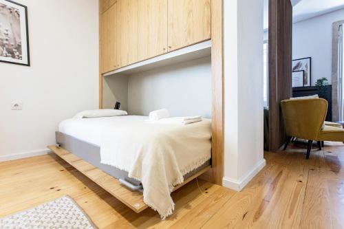 Mouzinho Studio w AC in City Center by LovelyStay