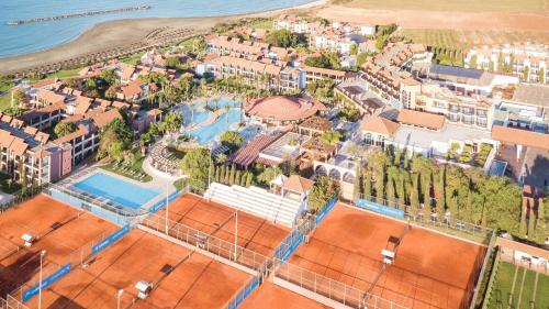 Бассейн в ROBINSON Cyprus или поблизости