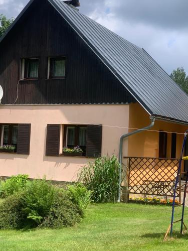 Ein Garten an der Unterkunft Chata Maxík
