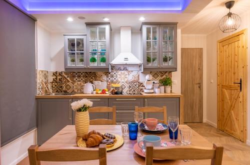 Η κουζίνα ή μικρή κουζίνα στο Villa Kasztelan Apartamenty