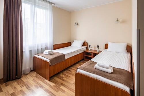 Ένα ή περισσότερα κρεβάτια σε δωμάτιο στο Hotel Galaktika