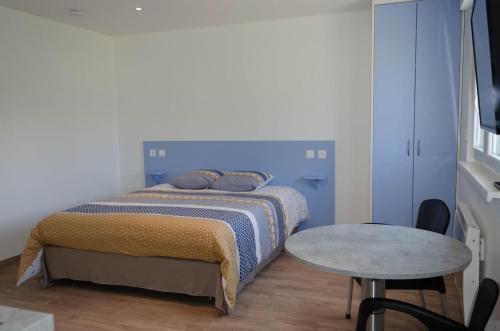 Postel nebo postele na pokoji v ubytování Chez Fabrice