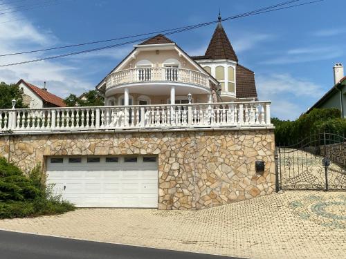 Fotografie z fotogalerie ubytování A- Villa (Vendégház) v destinaci Balatonfüred