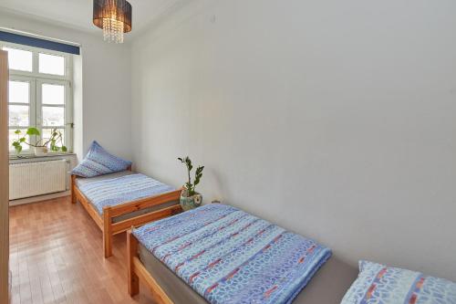 a room with two beds and a window at Mediterraneo-Rheinufer-Vallendar in Vallendar