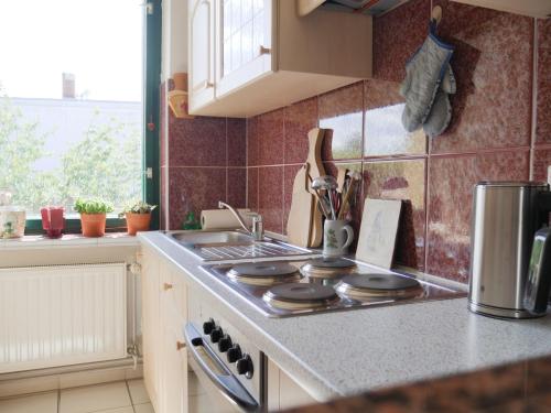 Dapur atau dapur kecil di Ferienzimmer Weltenbummler,Rheinsberg