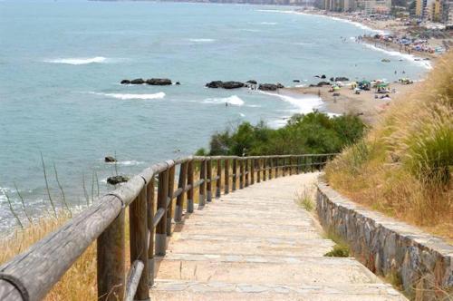 Beachfront Penthouse - Heated Jacuzzi, BBQ & Bikes