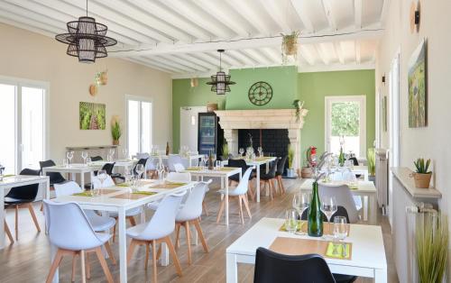 ห้องอาหารหรือที่รับประทานอาหารของ Carre Saint Pierre & La table d'hôte