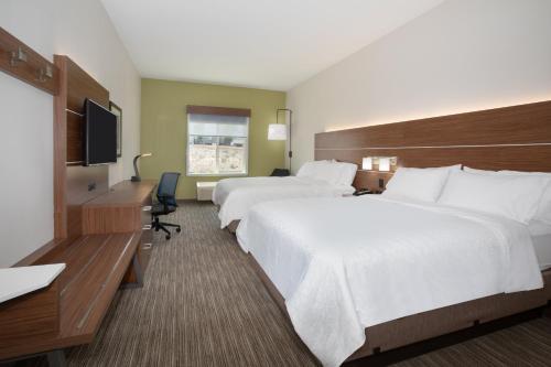 a hotel room with two beds and a flat screen tv at Holiday Inn Express Yreka-Shasta Area by IHG in Yreka