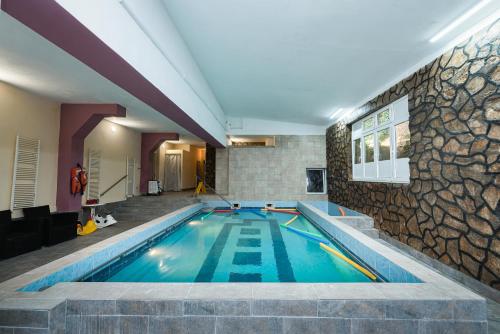 AIDA Hotel spa & tratament游泳池或附近泳池