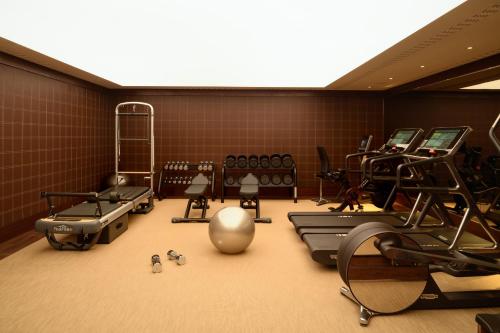 Fitness centrum a/nebo fitness zařízení v ubytování The Beaumont Hotel