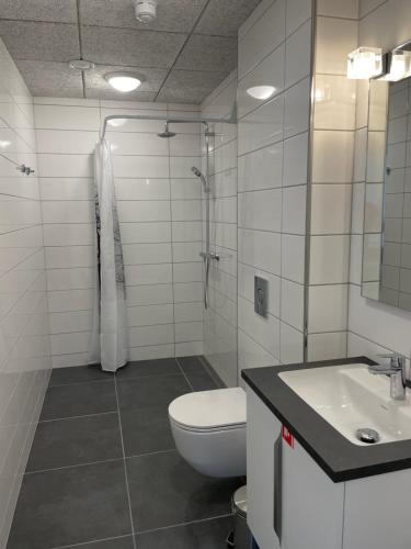 Vonios kambarys apgyvendinimo įstaigoje Tuukkaq Apartments