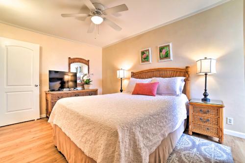 A bed or beds in a room at Gorgeous Oceanfront Condo with Spectacular Views!