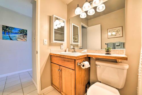 A bathroom at Gorgeous Oceanfront Condo with Spectacular Views!