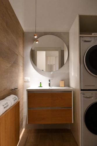 a bathroom with a sink and a mirror at Nu House Rooms & Apartments in Cassano delle Murge