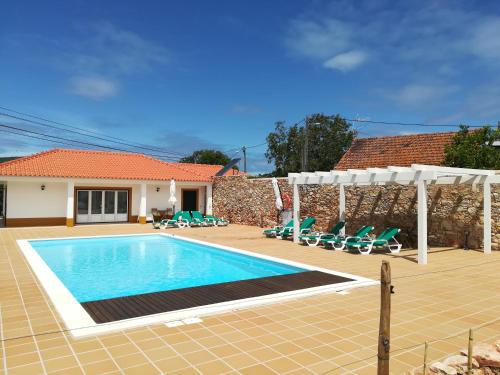 a villa with a swimming pool and a house at Villa Rominha Alvaiázere - Casa do Canteiro in Alvaiázere