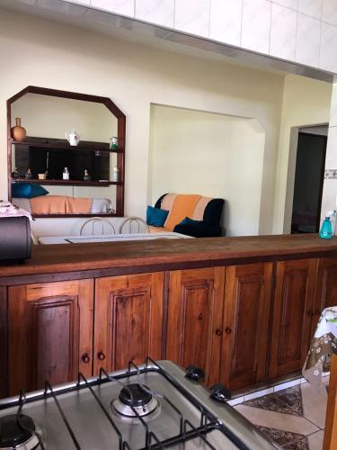 a kitchen with a sink and a large mirror at Chácara Portal dos Anjos in Cunha
