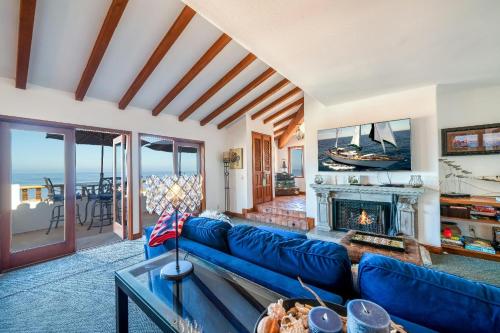Część wypoczynkowa w obiekcie Gorgeous Oceanfront Villa With Panoramic Views