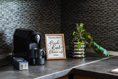 a coffee maker and a sign sitting on a counter at Bazalt Apartments in Miercurea-Ciuc
