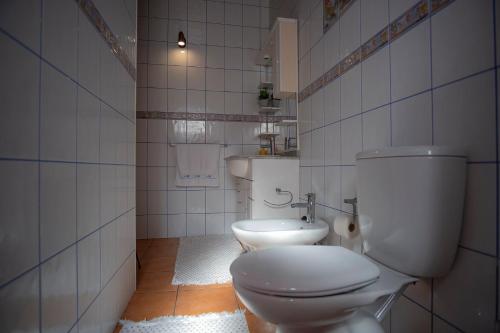 a bathroom with a toilet and a sink at Casa da Baía in Prainha de Baixo