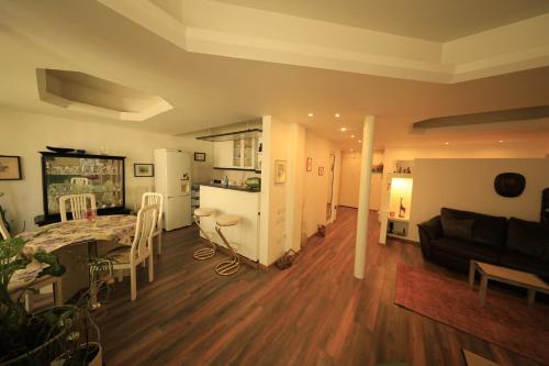 A seating area at Cozy Flat