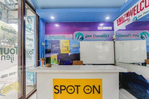 Сертификат, награда, вывеска или другой документ, выставленный в Ijen Traveller & Homestay