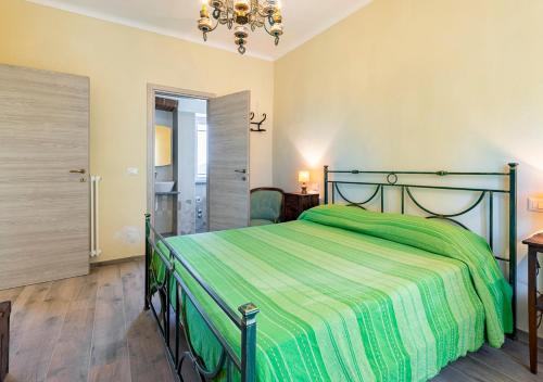 Säng eller sängar i ett rum på Casa di nonna Ines 2 - Hideaway in Monferrato con Vista sulle Colline e Piscina