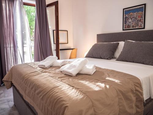 Posteľ alebo postele v izbe v ubytovaní Luxury Villa on the Beach with sunny Garden, Parking
