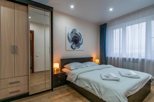 Кровать или кровати в номере Комплекс апартаментов «Крылья»