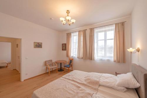 Postel nebo postele na pokoji v ubytování Villa Musik - apartments in historical Villa , Baden