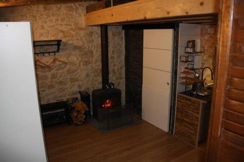 Photo de la galerie de l'établissement Le Portougais, chalet à Chanaz, la petite Venise savoyarde, à Chanaz