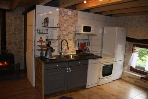 Photo de la galerie de l'établissement Le Portougais, chalet à Chanaz, la petite Venise savoyarde, à Chanaz