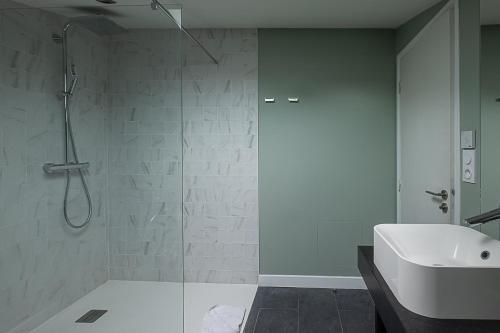 Bilik mandi di Appartements Emile Fourcand -Your Bordeaux Home