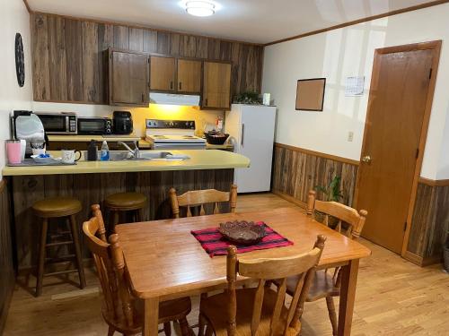 Η κουζίνα ή μικρή κουζίνα στο PINE VALLEY MOTEL