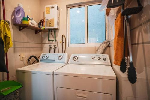 a small kitchen with a washing machine and a window at Rincón de Checo in Mexico City