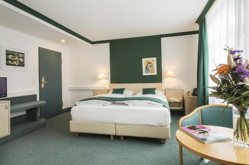 En eller flere senge i et værelse på Hotel Kaiserin Augusta