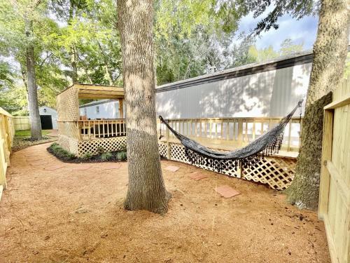 Jardin de l'établissement Lake Conroe 3BR Boat Ramp Access BBQ Sleeps 8