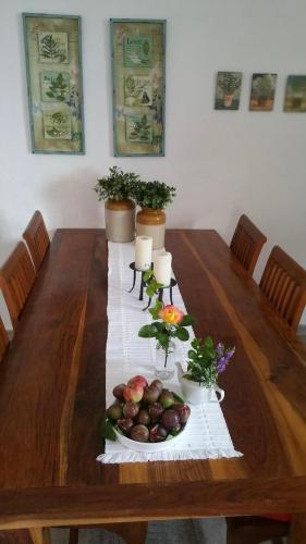 a wooden table with a plate of fruit and candles at Casa el Porte in Tegueste