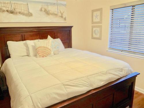 17QGCR Beautifully Renovated and Spacious 1 Bedroom by Beach Star Realty, Myrtle Beach, Statele Unite ale Americii