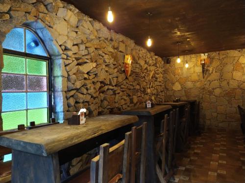 a stone wall with a bar in a restaurant at Hotel Vila Suíça 1818 in Nova Friburgo