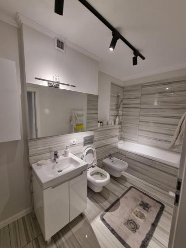 a bathroom with a toilet and a sink at Apartament SUPERB in regim Hotelier- Arad Plaza in Arad