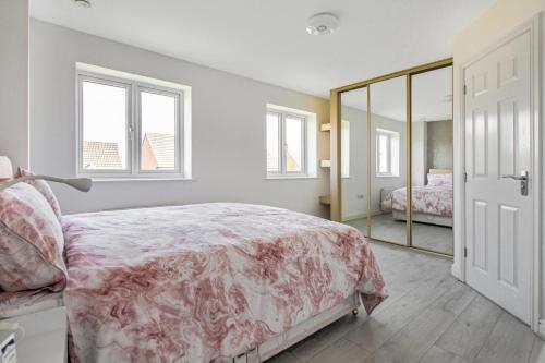 a bedroom with a bed and a mirror at Ruby Kingsize Bedroom with En-suite in Derby