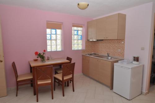 Gallery image of Elia Studios in Skala Marion