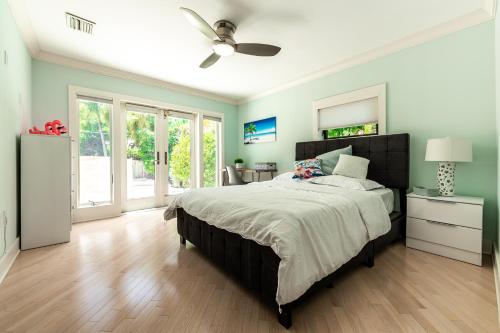 Gallery image of LoveLee Villa: Luxury Hollywood 4 Bedroom w/Pool in Hollywood