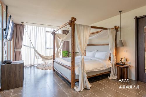 Tempat tidur susun dalam kamar di Star Deco Resort